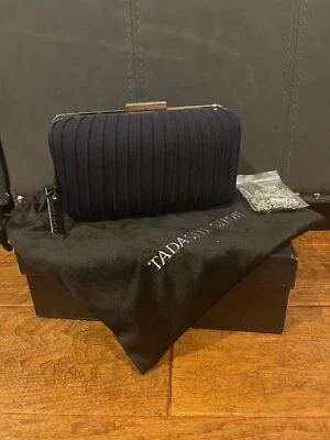 NUEVO CON ETIQUETAS $190 Vestido sin asas de satén Tadashi Shoji con cadena azul marino oscuro/negro/de noche Foto 1 de 4