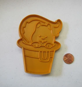 New! Vintage Hallmark Thanksgiving Cookie Cutter Squirrel In Pilgrim Hat Unused - Picture 1 of 2