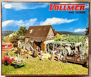 Vollmer 3009 Bauernhaus "Herbstfest"  H0 Neuware - Bild 1 von 2