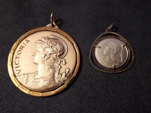 Lotto ciondoli argento e metallo Vittoria Victoria - Foto 1 di 2