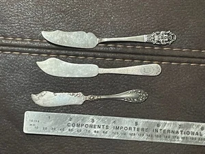 Wallace Sterling Silver 1898 ROSE FLAT BUTTER Knife  plus others - Picture 1 of 7