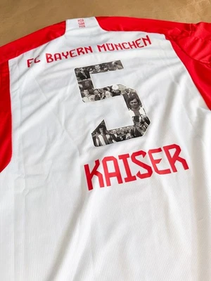 Maglia speciale FC Bayern Monaco Kaiser Franz Beckenbauer n. 5 - limitata, nuova! - Immagine 1 di 4
