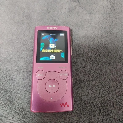Sony Walkman NW-E062 2GB Rosa Lettore Audio MP3 Portatile Testato Usato Giappone - Immagine 1 di 3