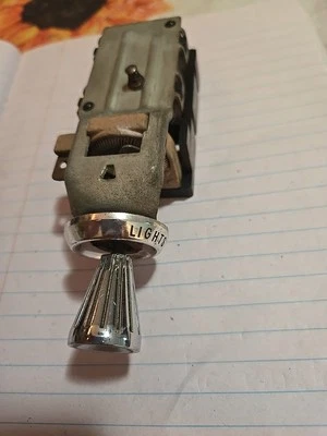 Interruptor de faros Buick Special Skylark 1961 1962 original Delco-Remy OEM 1995104 Foto 1 de 3