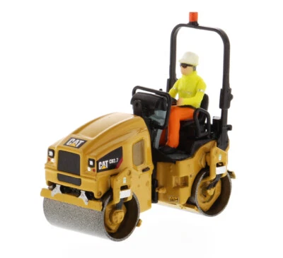 Diecast Masters 85593 CAT Small CB-2.7 Utility Compactor Roller 1 :50 - Image 1 of 4