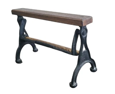 Toallero de papel de hierro fundido vintage de madera oscura independiente Foto 1 de 4