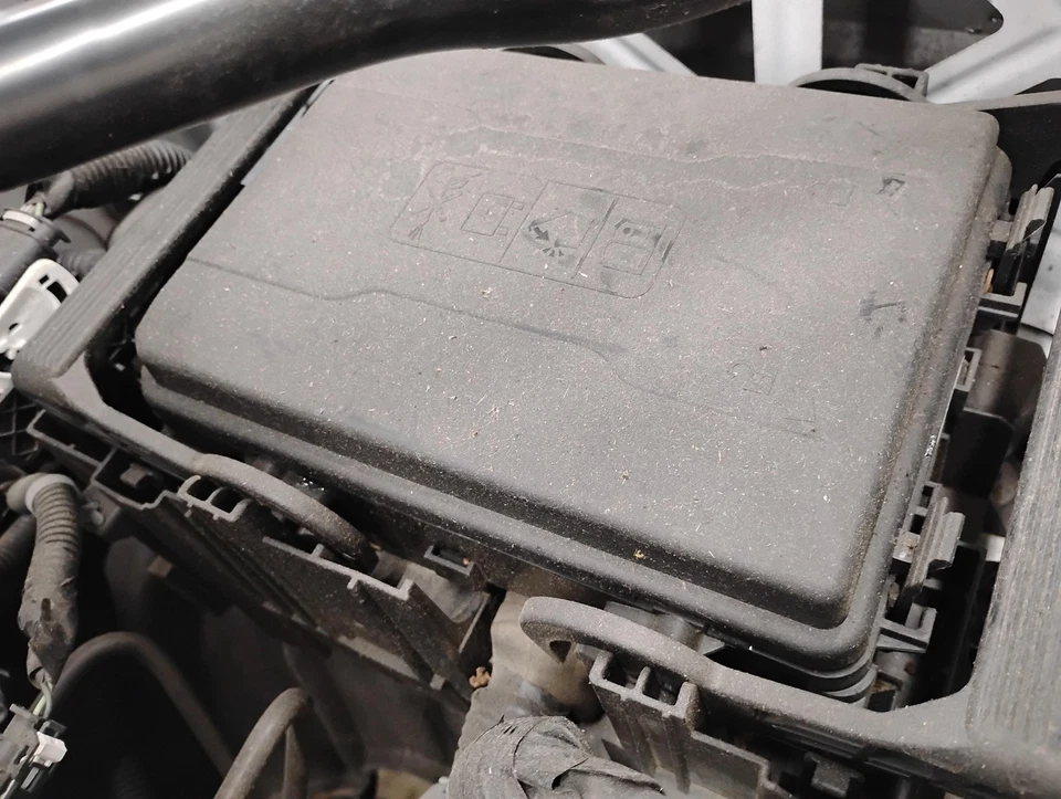 14 15 16 GMC SIERRA 1500 Engine Fuse Box Foto 1 de 1