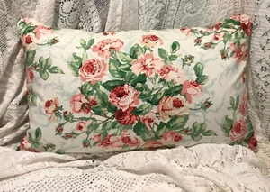 SHABBY ROSE Kissenbezug hellrosa weiß DESIGNER Cyrus Clark Stoff Lendenwirbel - Bild 1 von 20