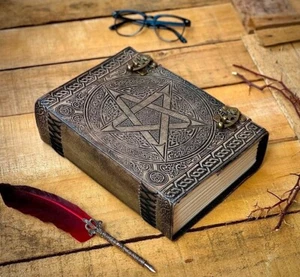 Diario de cuero grande hecho a mano de 600 páginas pentagrama en relieve libro de sombras - Imagen 1 de 8