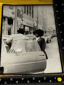 Foto Detroit Highland Park Afroamerikaner Mann Frau Straße Woodward Sears - Bild 1 von 4