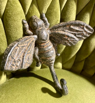 Abejorro Vintage Forjado a Mano Hierro Fundido Artesanal Abrigo Llave Pared Gancho Cortina Foto 1 de 4