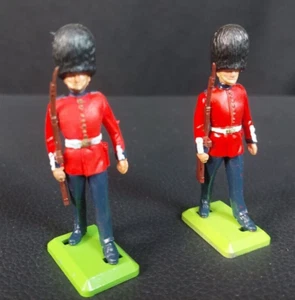 2X 1977 BRITAINS LTD DEETAIL-COLDSTREAM GUARD British Soldier Made In England - Picture 1 of 8