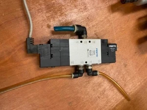 Festo CPE18-M1H-5/3G-1/4 MSEB-3-24V DC Pneumatisches Ventil Luft KOSTENLOSER VERSAND - Bild 1 von 3