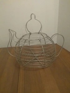 Metal Silver Basket Teapot Kettle Shape Farmhouse Decor Gathering Eggs Vtg - Imagen 1 de 4