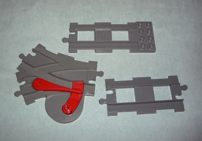 Lego Duplo GRIS PISTA DE TREN ~ 1 RECTA ~ 1 EXTREMO ~ 1 INTERRUPTOR ~ 3 piezas Foto 1 de 4