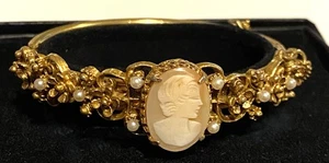 Bracciale Vintage Firmato FIRENZE Tono Oro Vittoriano Revival Vero Cammeo Cerniera - Foto 1 di 10