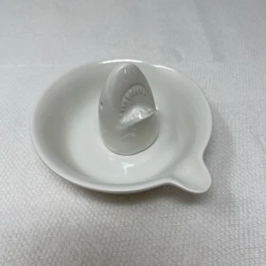 The Great White Shark Lemon/Citrus Juicer Reamer 2013 Accoutrements Brand - Picture 1 of 10