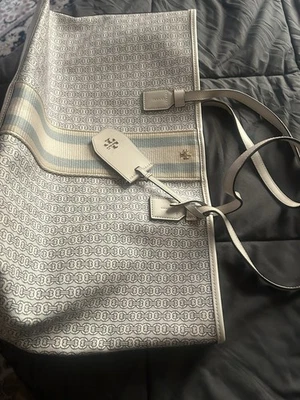 Bolso de Mano Tory Burch Gemini Link Lona Recubierta, con Borde a Rayas/Cuero. Foto 1 de 4