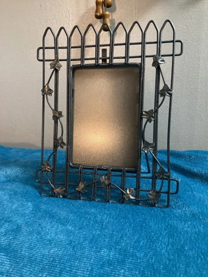 Picket Fence Picture Frame Ivy Decor Metal Rustic 8.5”x6.5” - Image 1 of 4