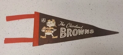 Mini penique de fútbol americano vintage de los Cleveland Browns de la década de 1960 de fieltro Brownie Elf Foto 1 de 4