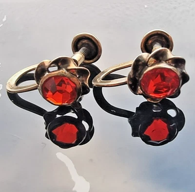 VINTAGE  GOLD FIELD LAB GROWN RED ROUND 6 mm.  RUBY VERMEIL CLIP ON EARRINGS - Image 1 of 4