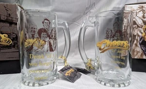 Cheers Mug Television City Boston Bierkrug Stein 6" Gold Schriftzug Menge 2  - Bild 1 von 4