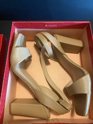 Women’s Kelly & Katie Size 10  Block High Heels gold shimmer sand fabric - Image 1 of 4