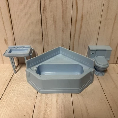 Juego de muebles vintage para casa de muñecas Marx baño bañera azul lavabo de inodoro Foto 1 de 4