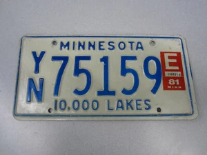 Vintage 1981 Tag Minnesota Farm License Plate YN 75159 Stamped Steel - Bild 1 von 1