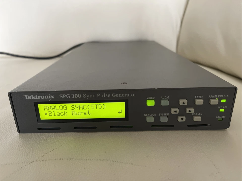 Tektronix SPG-300 Sync Pulse Generator - vom Händler - Bild 1 von 4