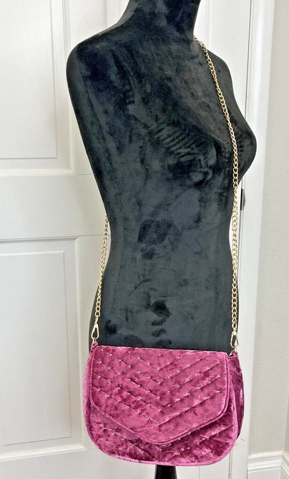 Bandolera Urban Expressions Andromeda Rosa Acolchada Terciopelo Tachuelas Certificado Vegano Foto 1 de 4