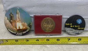 Vintage 1980s Kennedy Space Center Coin, Columbia, Pin lot of 3, Pop Culture - Picture 1 of 6