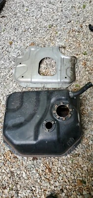 2000-2005 HONDA S2000 GAS TANK OEM FUEL TANK S2000 and shield  - Изображение 1 из 4