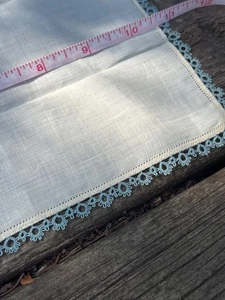 Vintage Baumwolle Taschentuch Taschentuch blau tätowiert Häkelbordüre - Bild 1 von 2