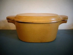 BENNINGTON POTTERS 9" DUTCH OVEN COVERED CASSEROLE POTTERY DISH - Picture 1 of 7