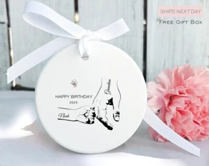 Adorno de cumpleaños personalizado - Nombre personalizado, título y año - Regalo para abuela/mamá - Imagen 1 de 3