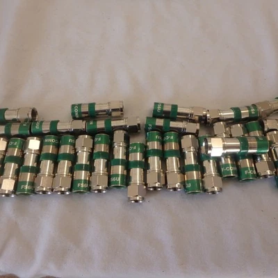 86- RG6 DIGICON DS6U 712685, GREEN UNIVERSAL COAX CABLE COMPRESSION CONNECTORS - Image 1 of 3