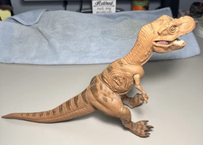Figura de dinosaurio Young Tyrannosaurus T-Rex JP06 1993 de colección Jurassic Park Foto 1 de 4