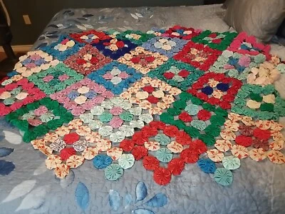 Cubierta de silla de corredor de mesa acolchada vintage AMERICANA YoYo hecha a mano aprox 48x60 Foto 1 de 4