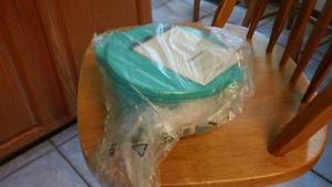TUPPERWARE Crystalwave Plus 2 Qt / 2L Redondo Microondas -Verde azulado -NUEVO EN PAQUETE - Imagen 1 de 2