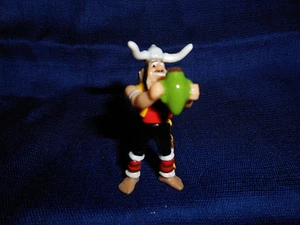 HUEVOS Y BACON Geschenk ASTERIX 50th ANNIVERSARY Plastik Figur 2009 KINDER ÜBERRASCHUNG - Bild 1 von 6