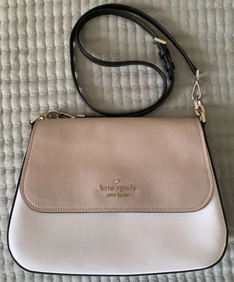 Bolso de Hombro Kate Spade Staci Colorblock Cuero Saffiano Solapa K9325 Beige Blanco Foto 1 de 4