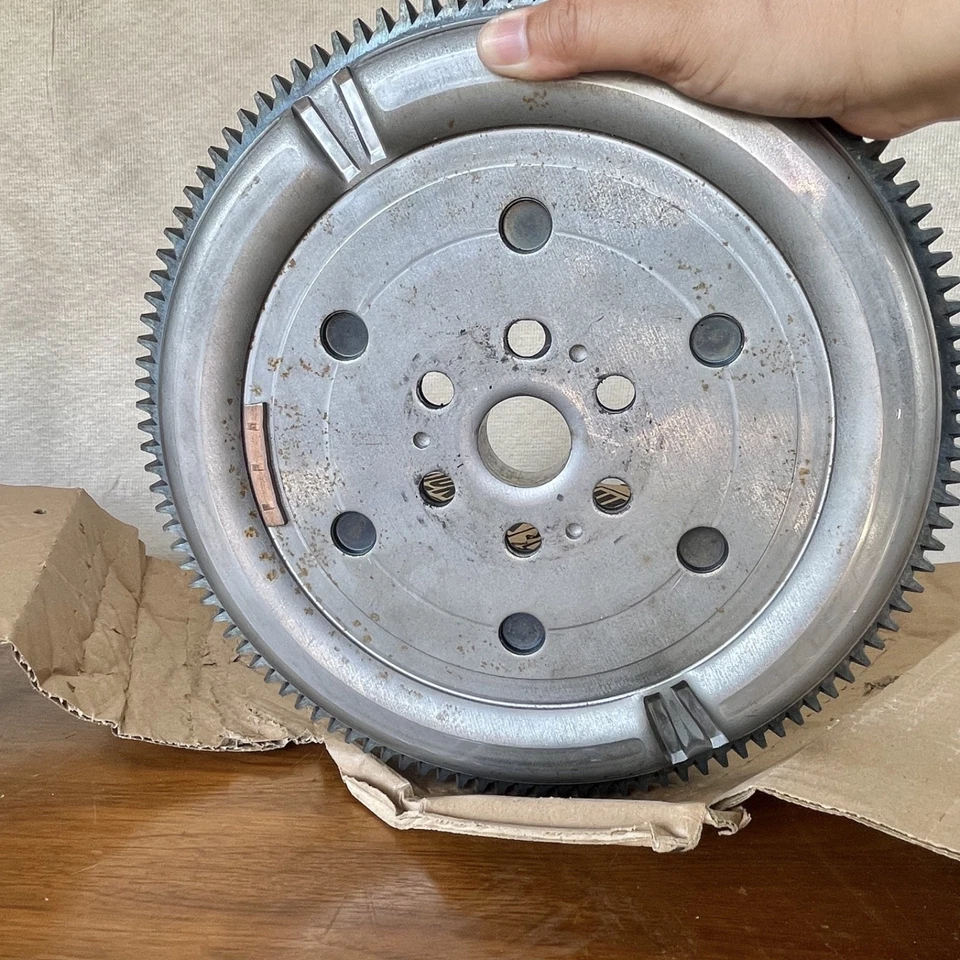 Luk DMF160 Luk OE Quality Dual Mass Clutch Flywheel 13-18 Ford Focus 2.0L-L4 - Image 1 of 4