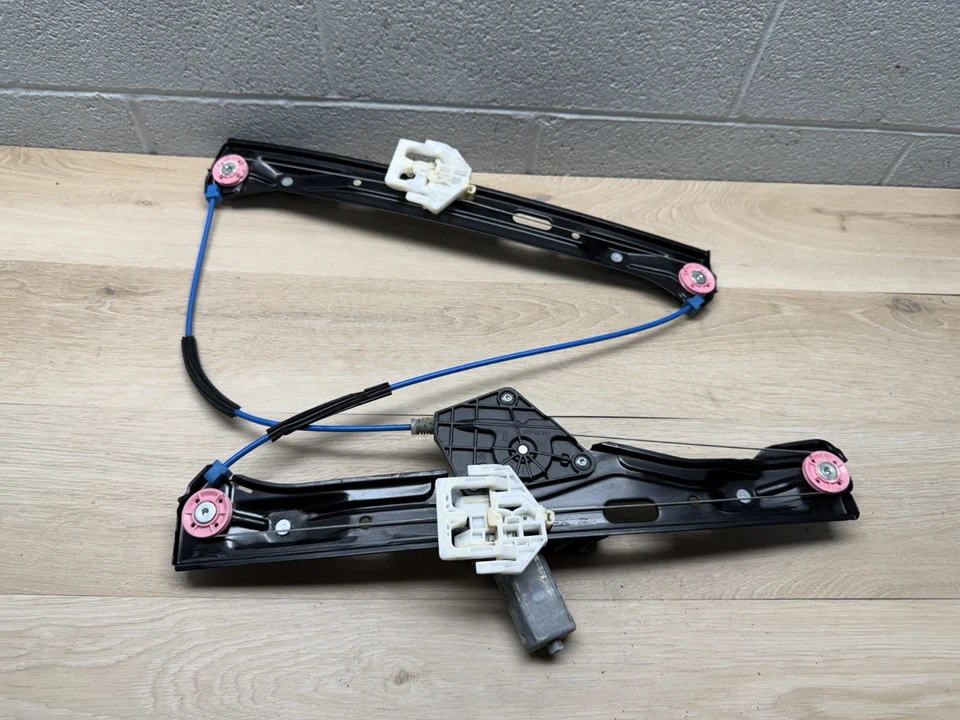BMW 328I 335I F30 OEM FRONT RIGHT PASSENGER SIDE WINDOW REGULATOR MOTOR - Image 1 of 4