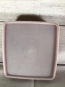 TUPPERWARE DARK RED SQUARE VINTAGE SANDWICH KEEPER CONTAINER #3752 LOCKING LID - Picture 1 of 7