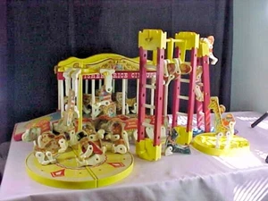 1960's Fisher Price Circus Wagon Play Set + More - Picture 1 of 21