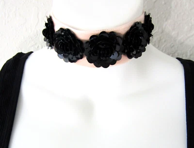 Designer Signed Fallon Pink Velvet Black Sequin Flower SEXY Choker Necklace — 第 1/4 张图片