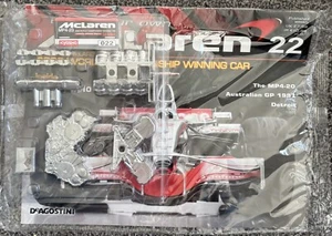 1/8 DEAGOSTINI COSTRUISCI IL TUO MCLAREN MP4/23 LEWIS HAMILTON - Numero 22 - Foto 1 di 1