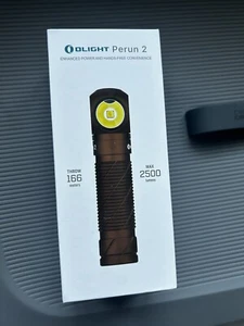 OLIGHT Perun 2 2500 Lúmenes Faro Recargable Portátil Multifunción Antorcha - Imagen 1 de 3