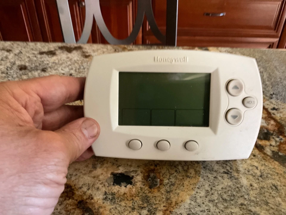 Termostato programable Honeywell FocusPRO 6000 5-1-1/5-2 días (TH6110D1021) Foto 1 de 1